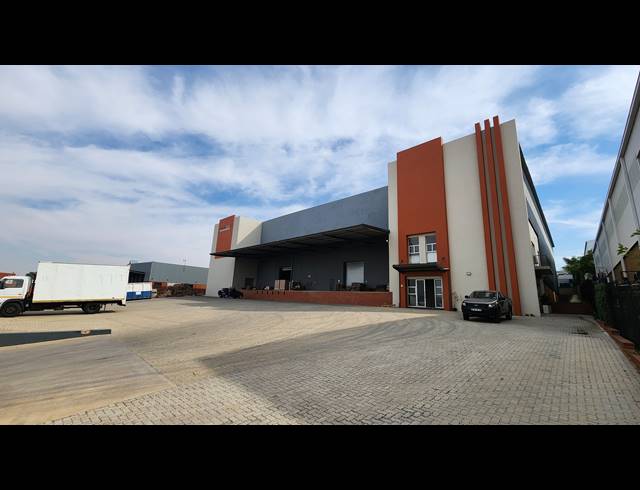3,234M² WAREHOUSE TO LET IN COSMO BUSINESS PARK